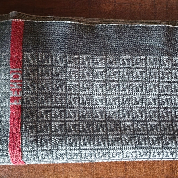 Fendi Zucchino Unisex 100% Wool Scarf Made in Italy Excellant Condition L62xW14 - Picture 2 of 4